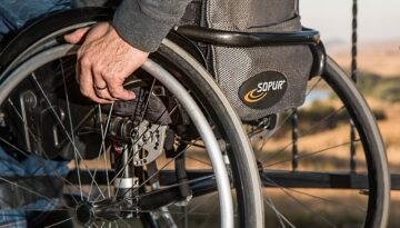 wheelchair-g5c2cdfb8f_640